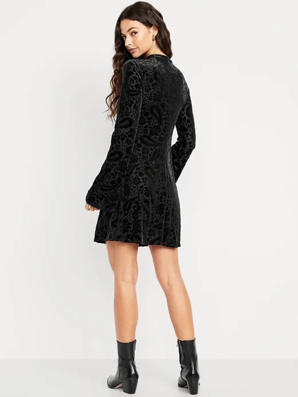Old Navy Petite Long-Sleeve Velour Mini Dress - Picture 3 of 14